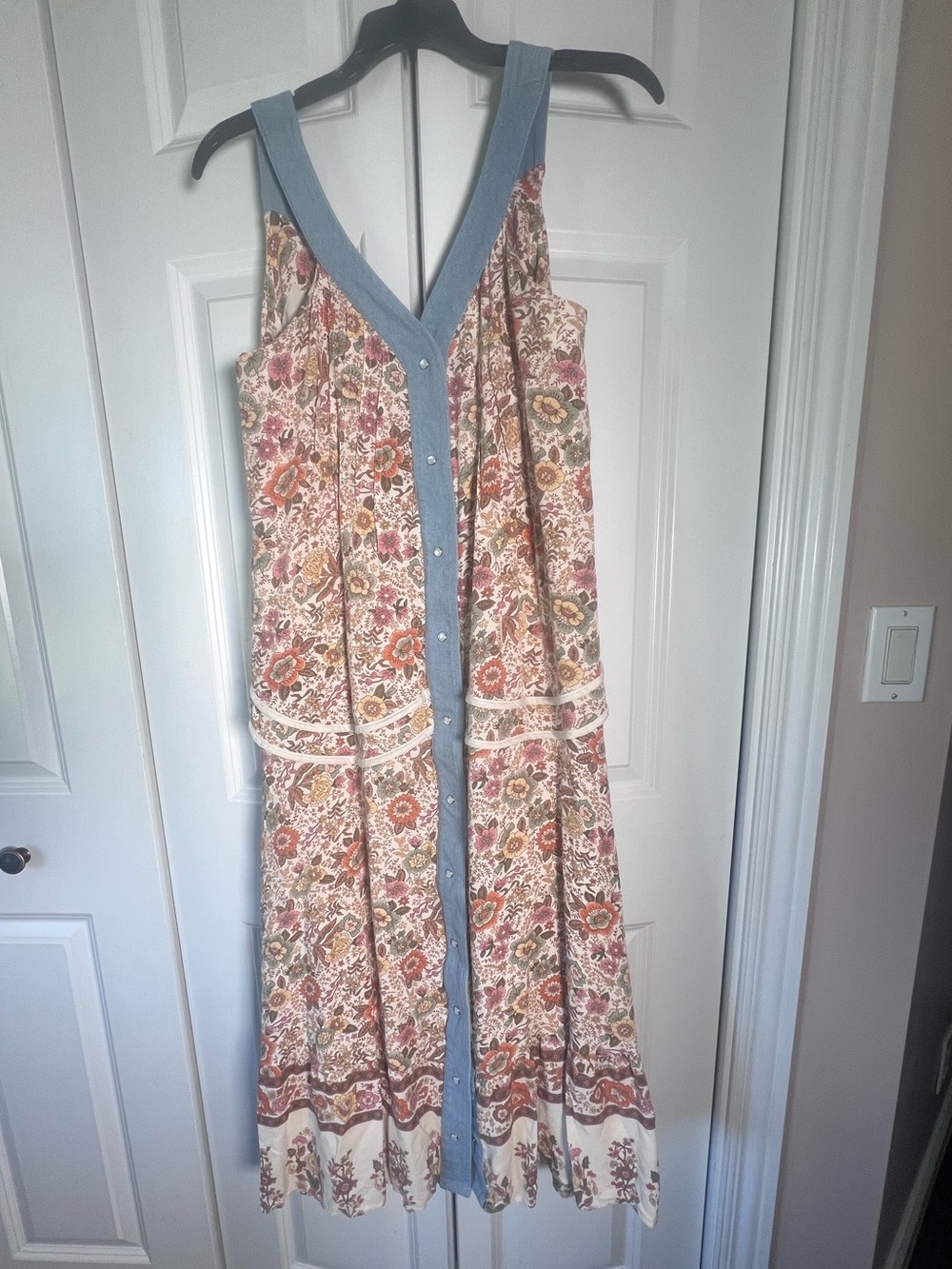 Davi & Dani Bohemian Floral Button-Front Midi Dress in Cream and Dusty Blue